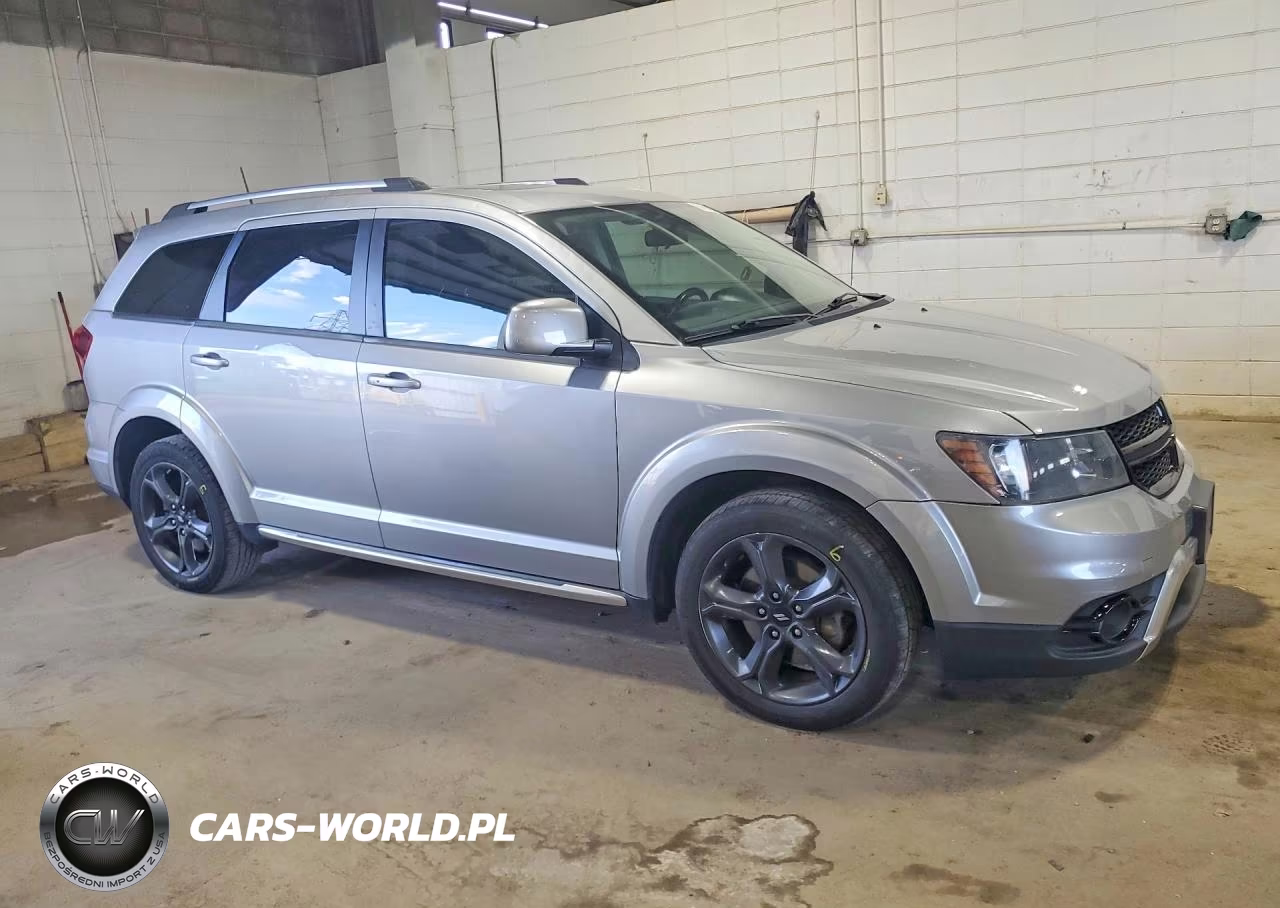 2018 Dodge Journey Crossroad VIN:3C4PDDGG3JT504401 - 4