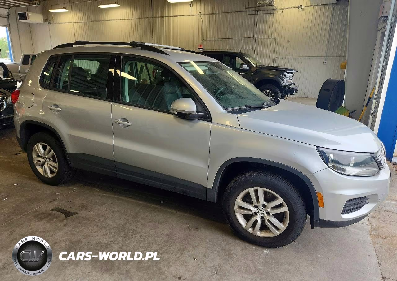 2016 Volkswagen Tiguan S VIN:WVGBV7AX0GW604486 - 4
