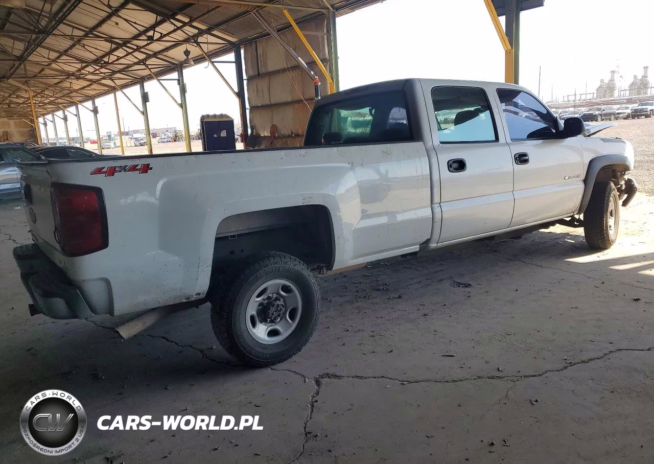 2007 Chevrolet Silverado C2500 Heavy Duty VIN:1GCHC23U57F145479 - 3