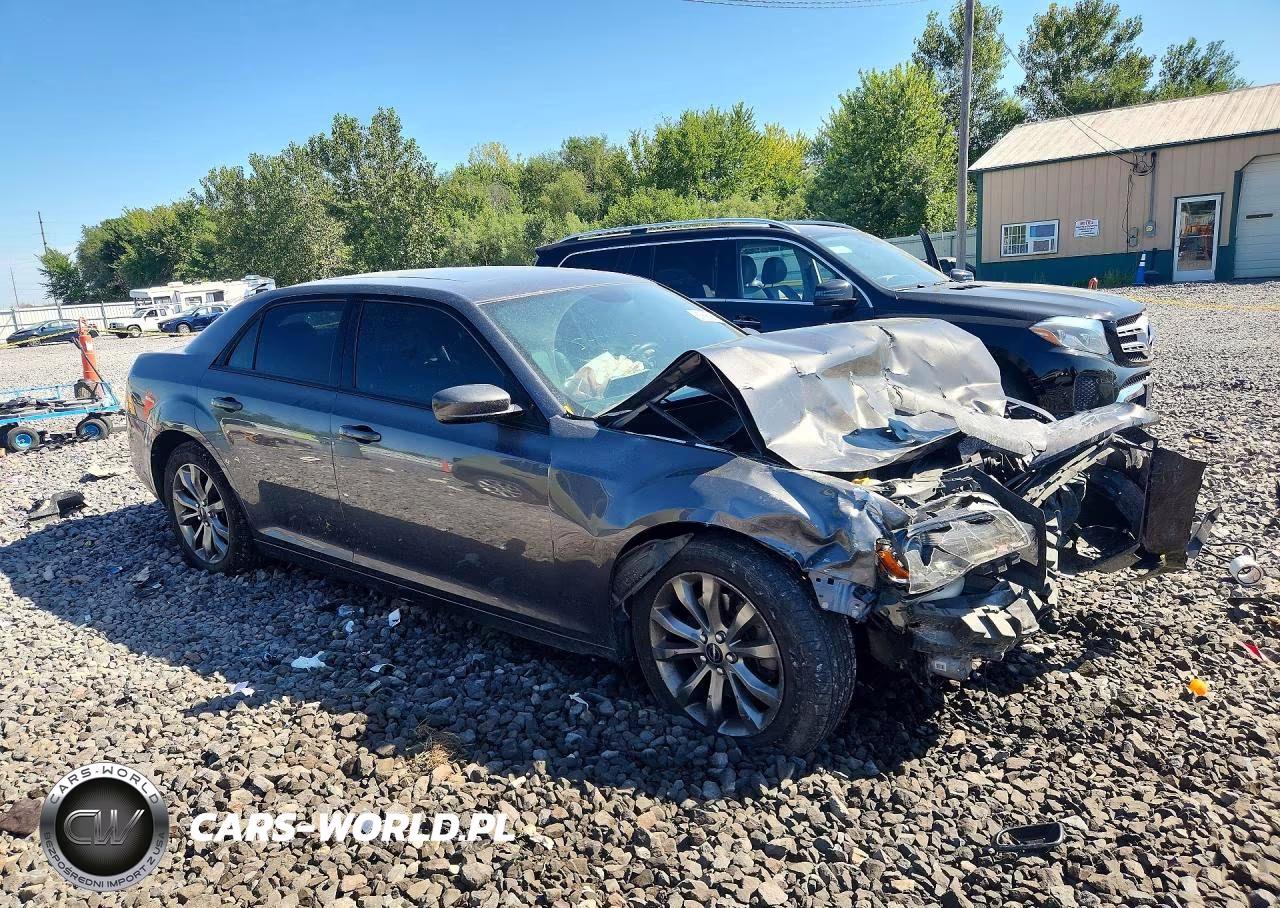 2014 Chrysler 300 S VIN:2C3CCAGG6EH311954 - 4
