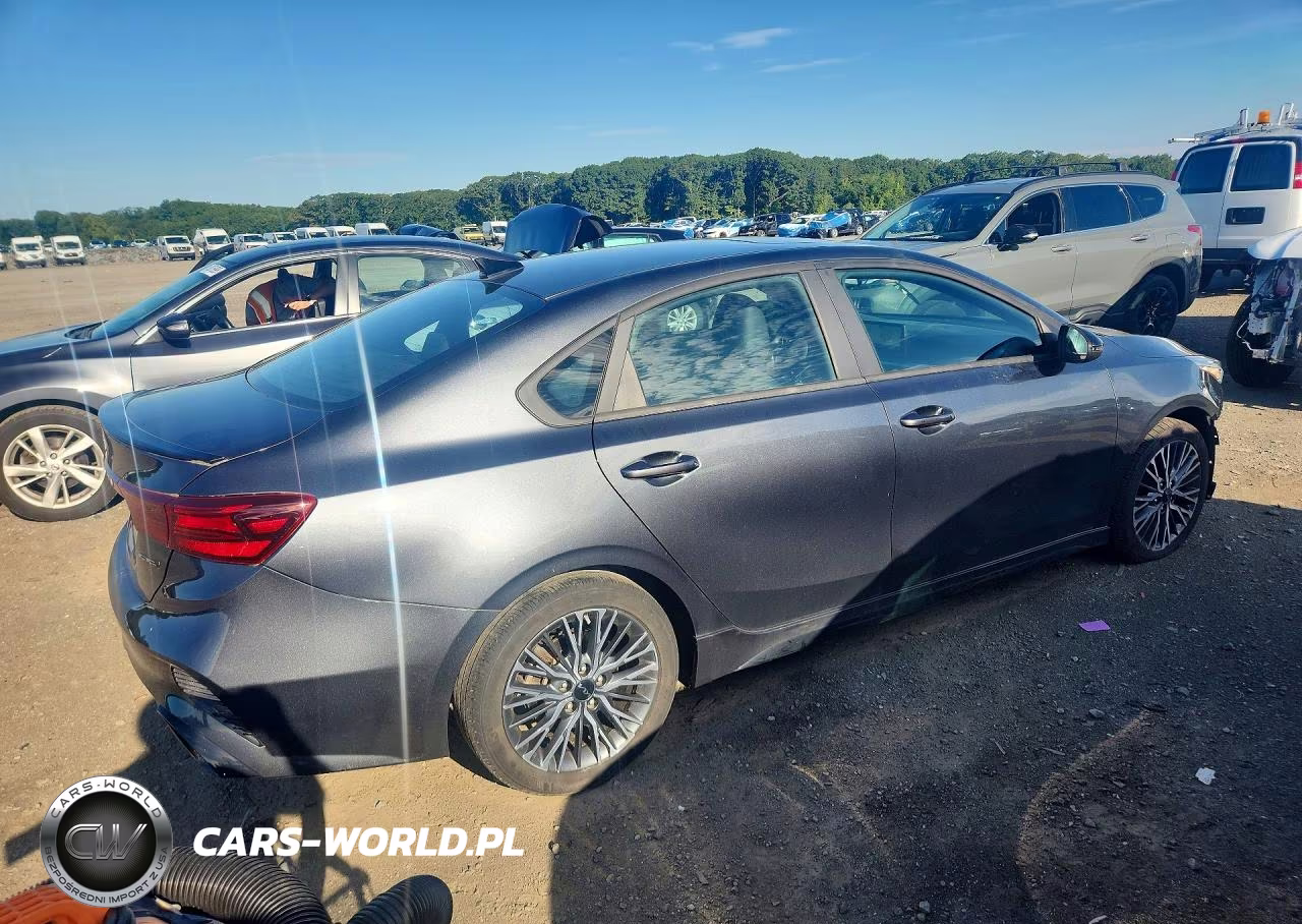2022 Kia Forte Gt Line VIN:3KPF54AD5NE470236 - 3