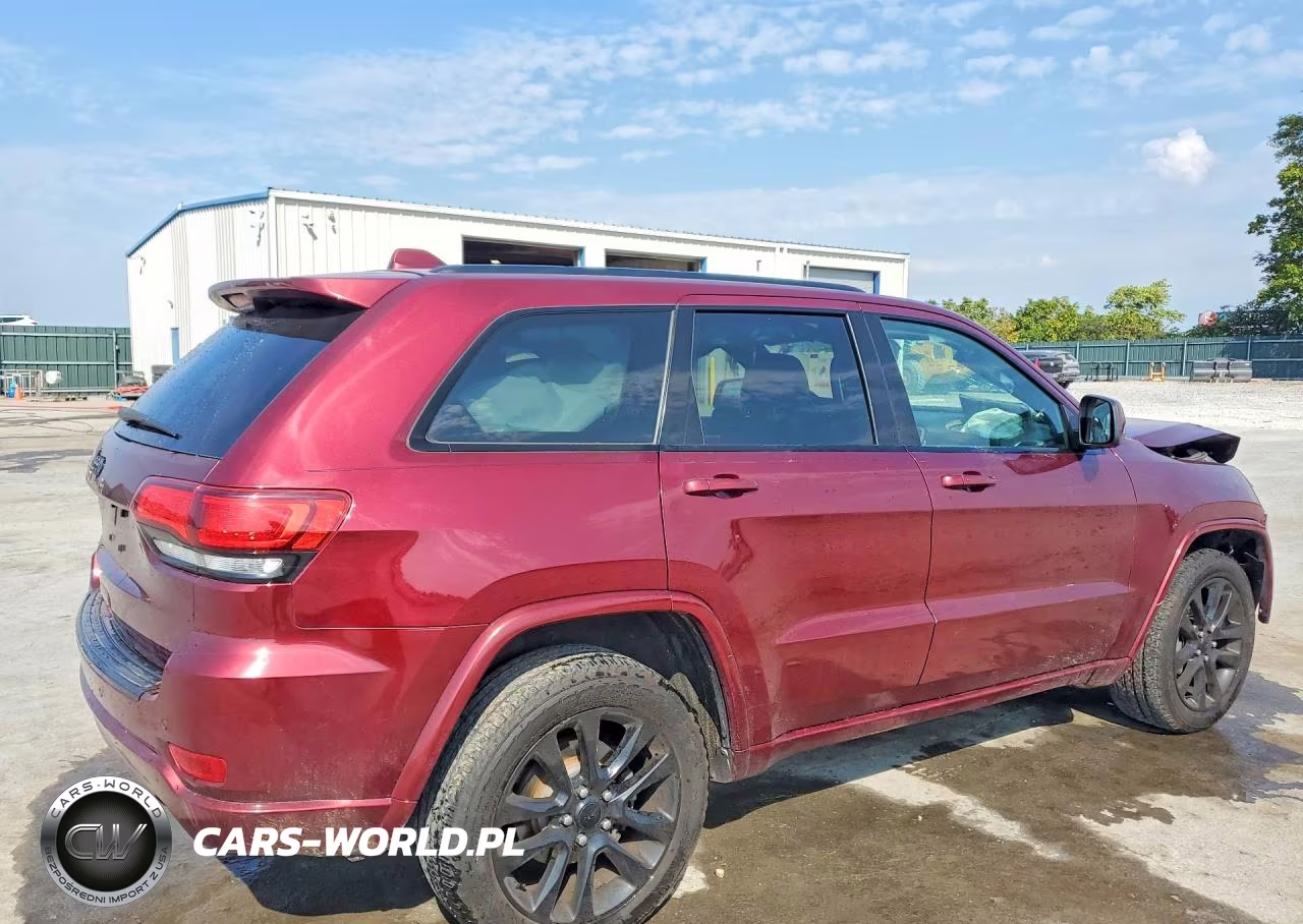 2017 Jeep Grand Cherokee Laredo VIN:1C4RJFAG2HC946629 - 3