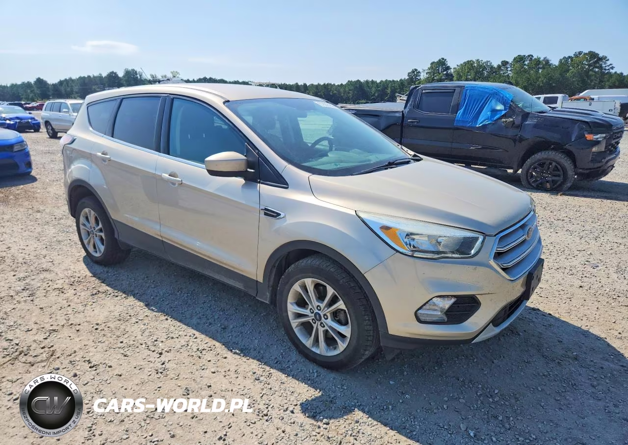 2017 Ford Escape Se VIN:1FMCU9GD9HUA55786 - 4