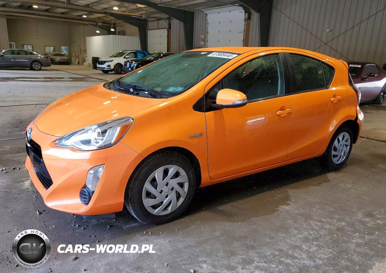 2015 Toyota Prius C Two VIN:JTDKDTB34F1105519 - 1