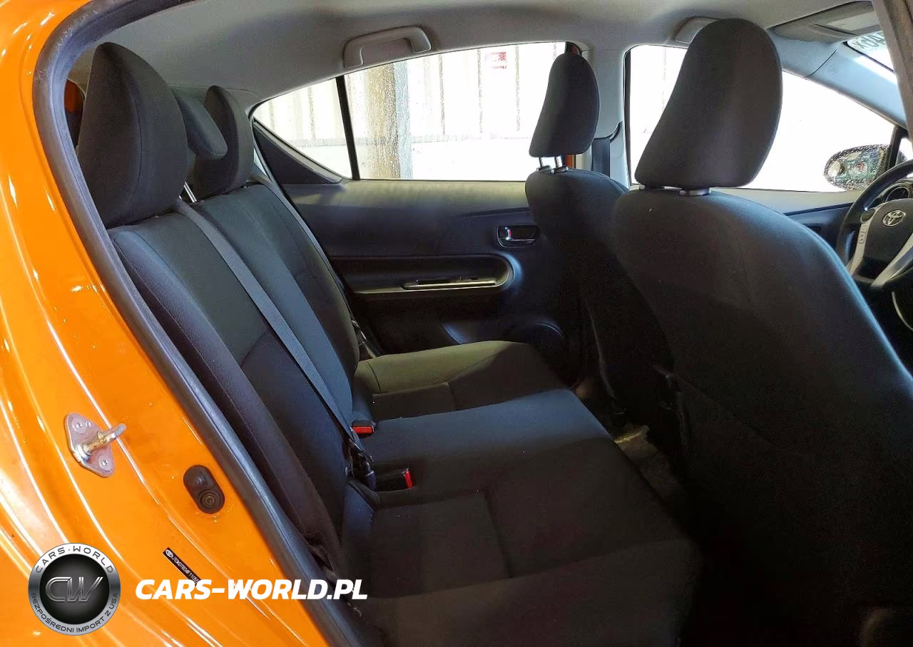 2015 Toyota Prius C Two VIN:JTDKDTB34F1105519 - 11