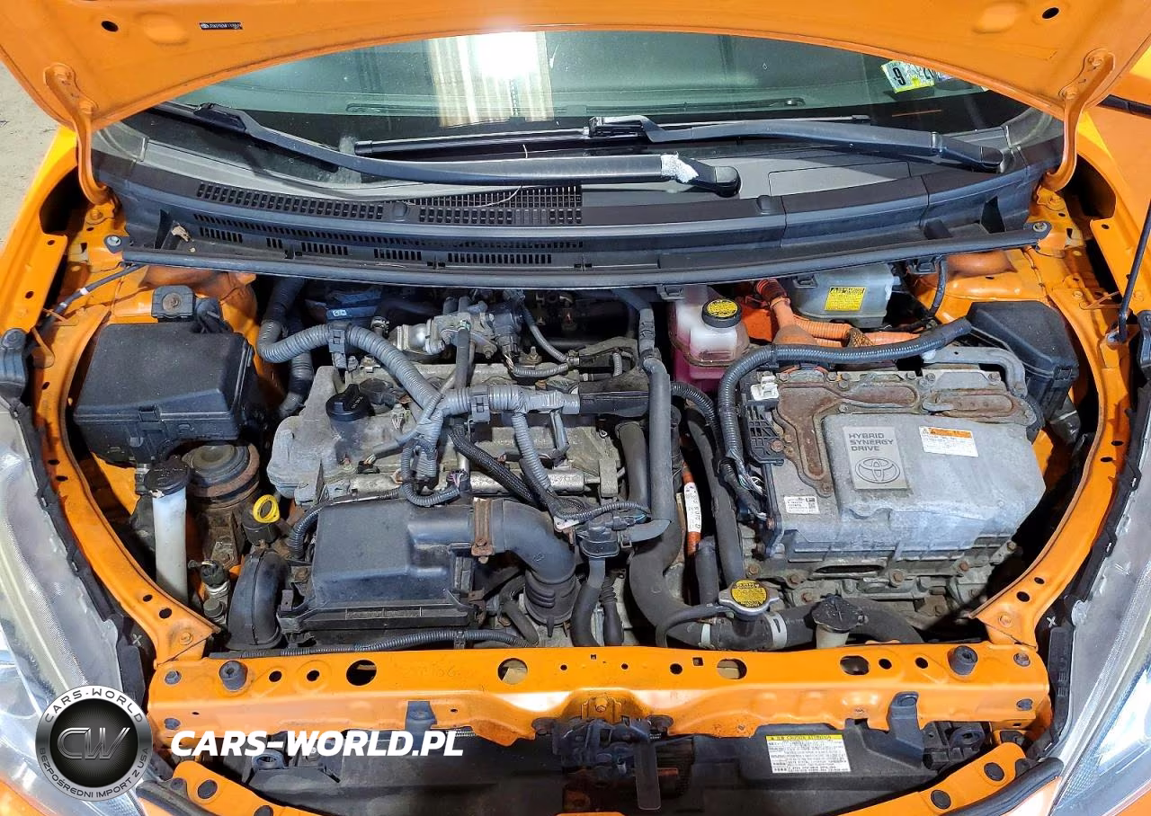 2015 Toyota Prius C Two VIN:JTDKDTB34F1105519 - 12