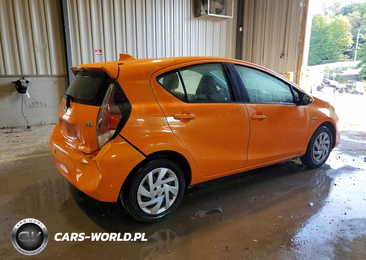 2015 Toyota Prius C Two VIN:JTDKDTB34F1105519 - 3