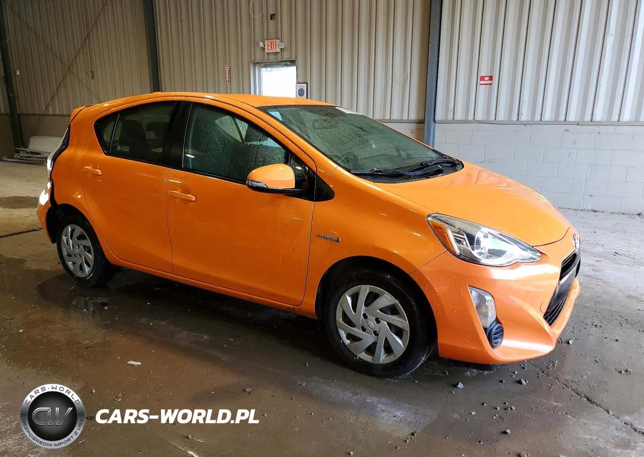 2015 Toyota Prius C Two VIN:JTDKDTB34F1105519 - 4