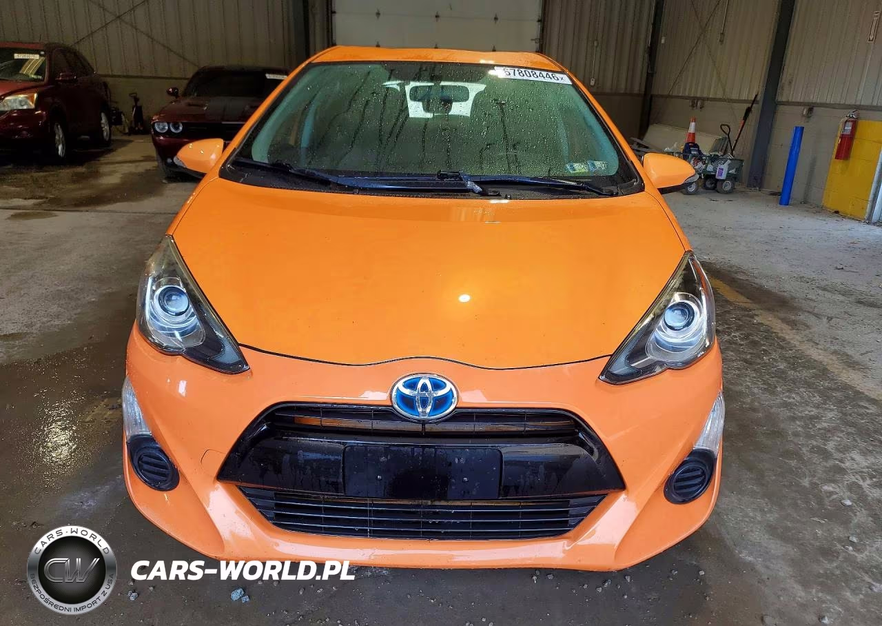 2015 Toyota Prius C Two VIN:JTDKDTB34F1105519 - 5