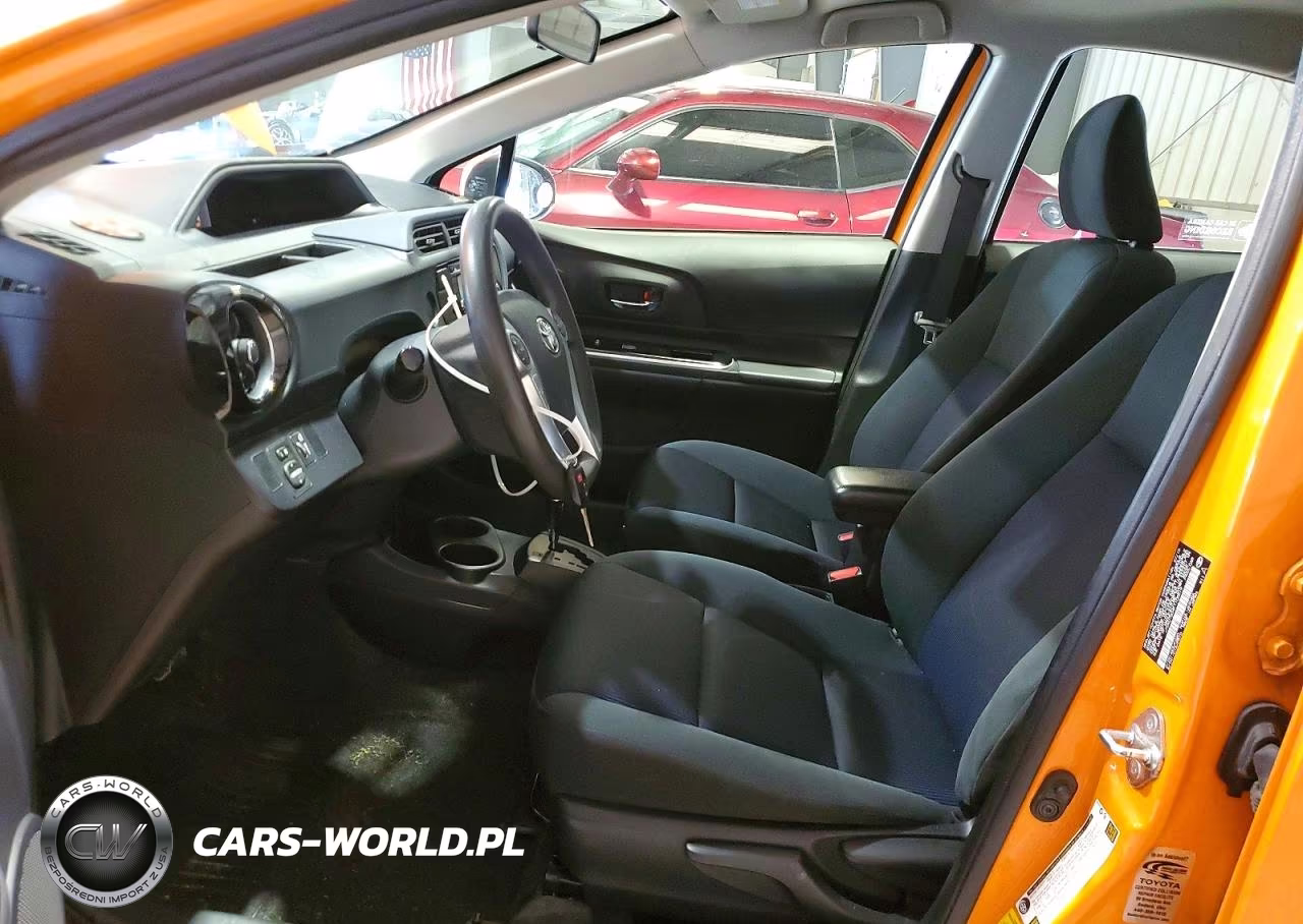 2015 Toyota Prius C Two VIN:JTDKDTB34F1105519 - 7