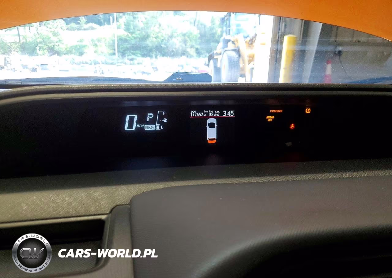 2015 Toyota Prius C Two VIN:JTDKDTB34F1105519 - 9