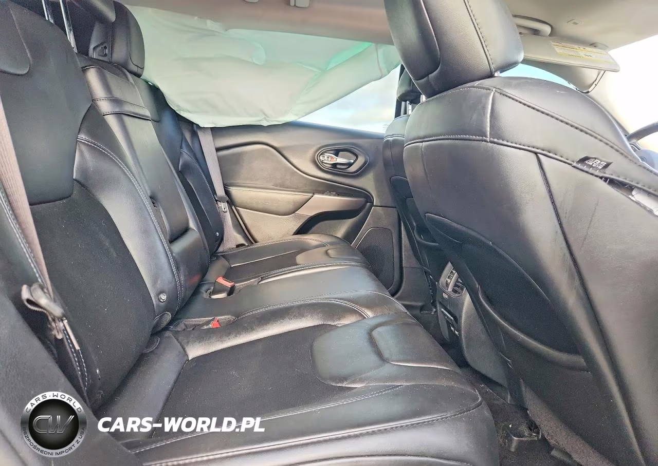 2019 Jeep Cherokee Latitude Plus VIN:1C4PJLLB8KD154252 - 11