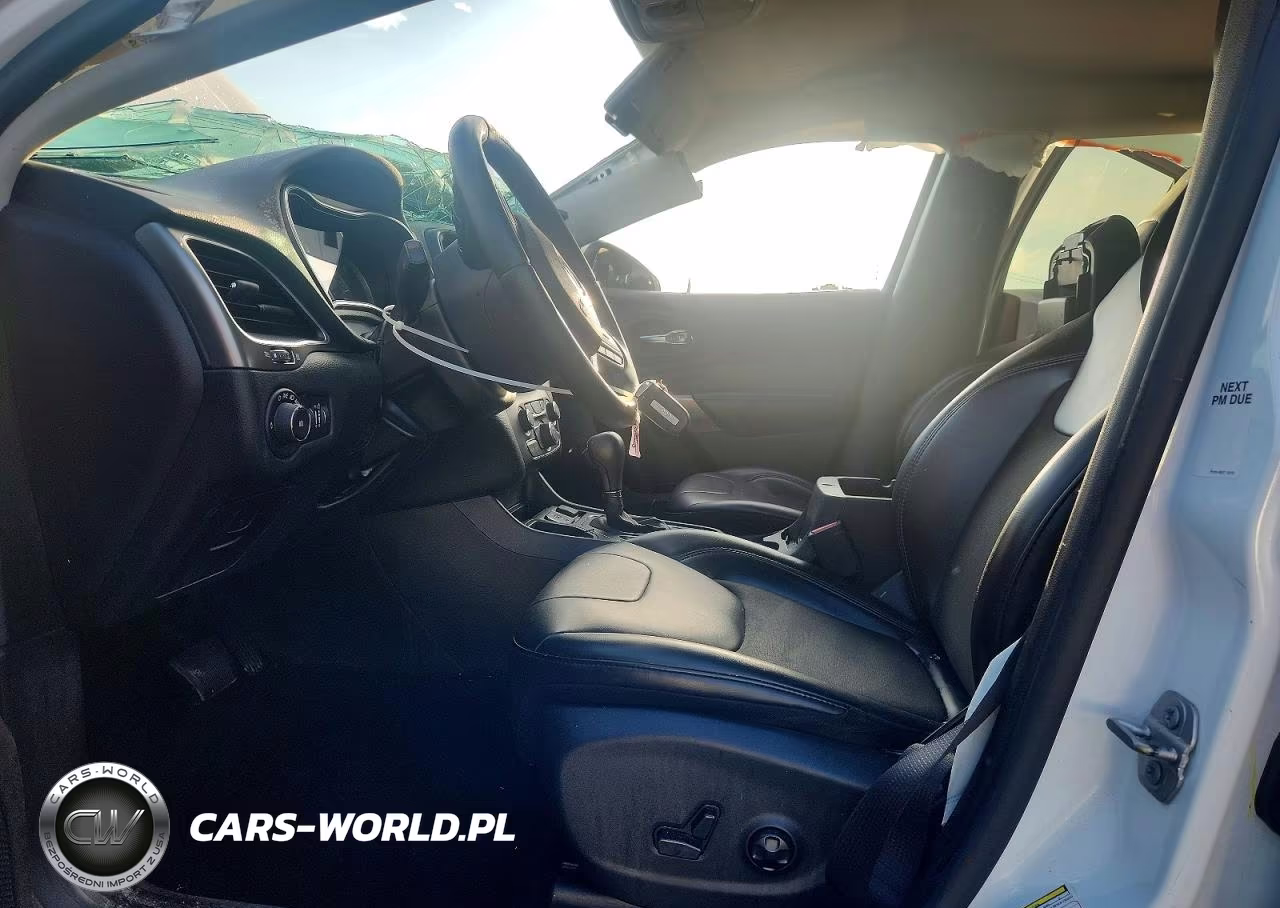 2019 Jeep Cherokee Latitude Plus VIN:1C4PJLLB8KD154252 - 7