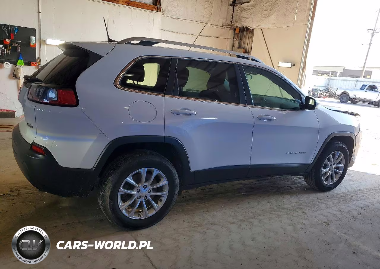 2019 Jeep Cherokee Latitude VIN:1C4PJMCB4KD196665 - 3