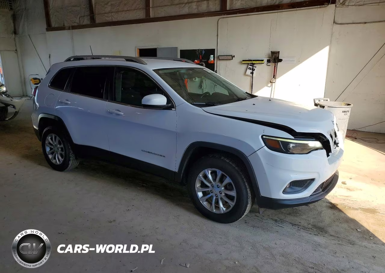 2019 Jeep Cherokee Latitude VIN:1C4PJMCB4KD196665 - 4