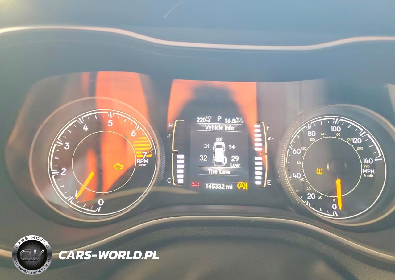 2019 Jeep Cherokee Latitude VIN:1C4PJMCB4KD196665 - 9