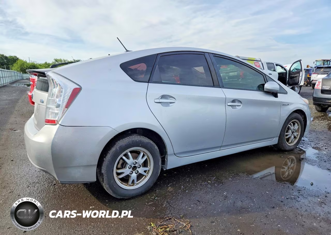 2011 Toyota Prius Three VIN:JTDKN3DU8B1417064 - 3