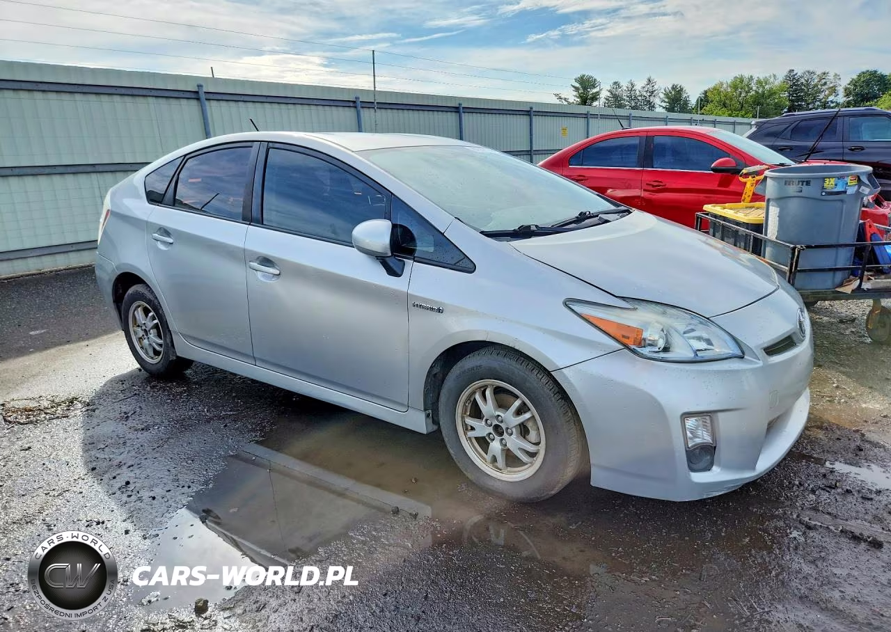 2011 Toyota Prius Three VIN:JTDKN3DU8B1417064 - 4