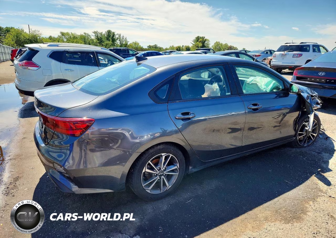 2022 Kia Forte Lxs VIN:3KPF24AD4NE462671 - 3
