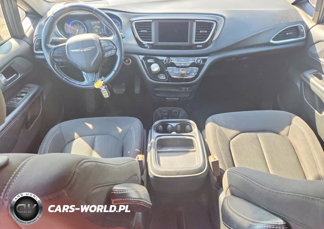 2018 Chrysler Pacifica Touring Plus VIN:2C4RC1FG1JR357915 - 8