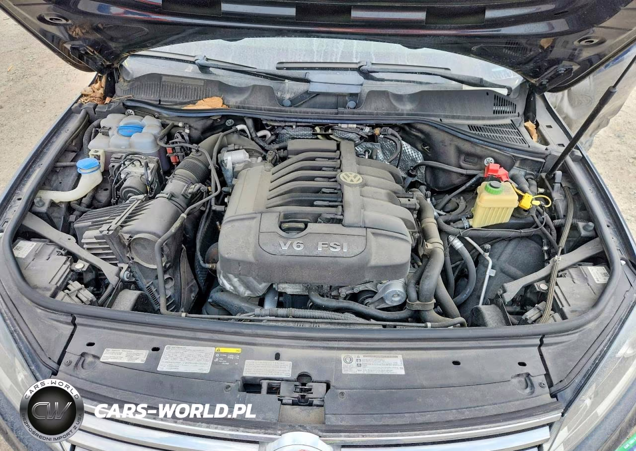 2017 Volkswagen Touareg Sport VIN:WVGEF7BP1HD000659 - 12