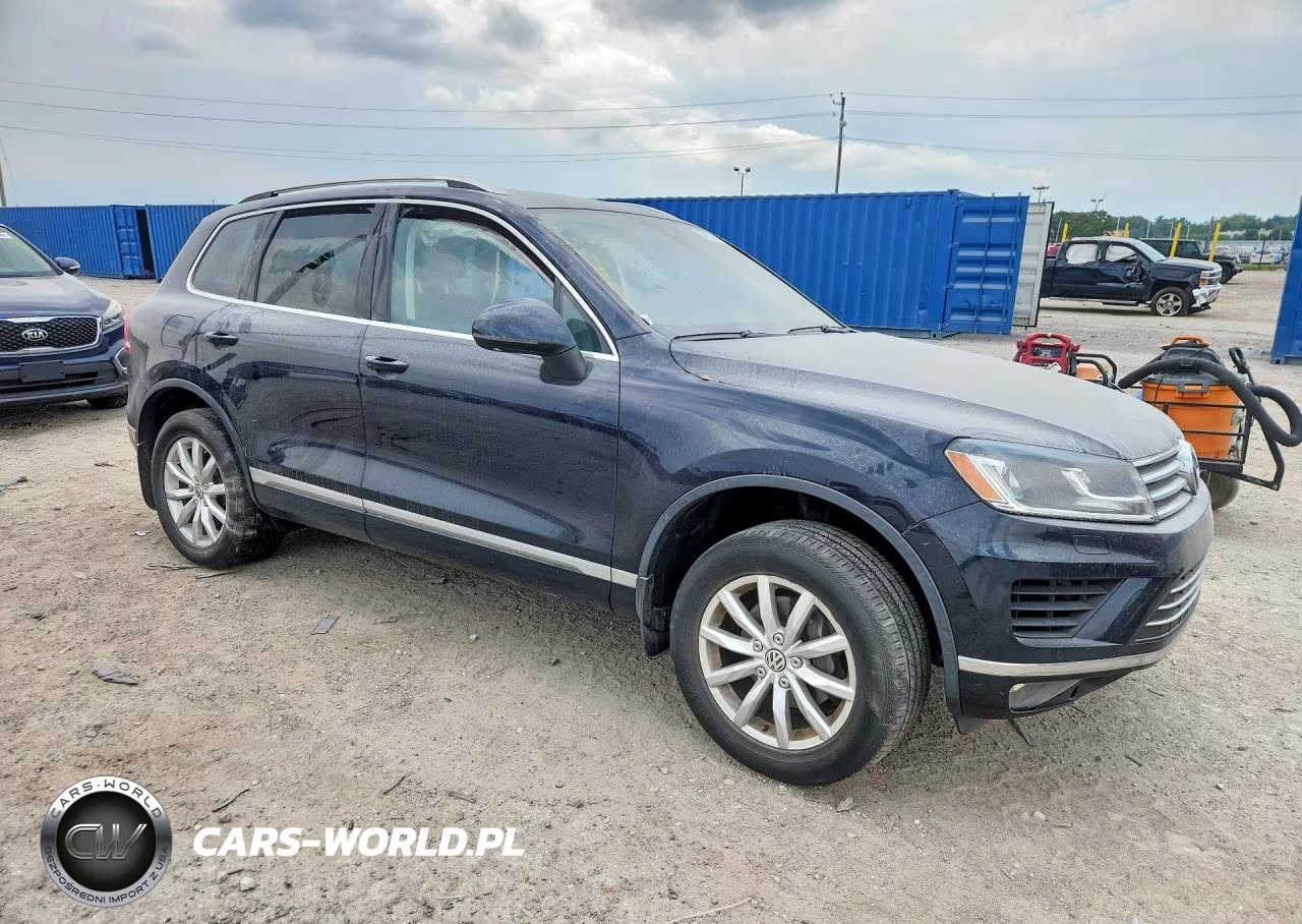 2017 Volkswagen Touareg Sport VIN:WVGEF7BP1HD000659 - 4