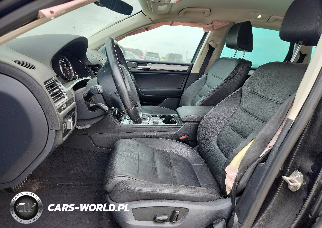 2017 Volkswagen Touareg Sport VIN:WVGEF7BP1HD000659 - 7