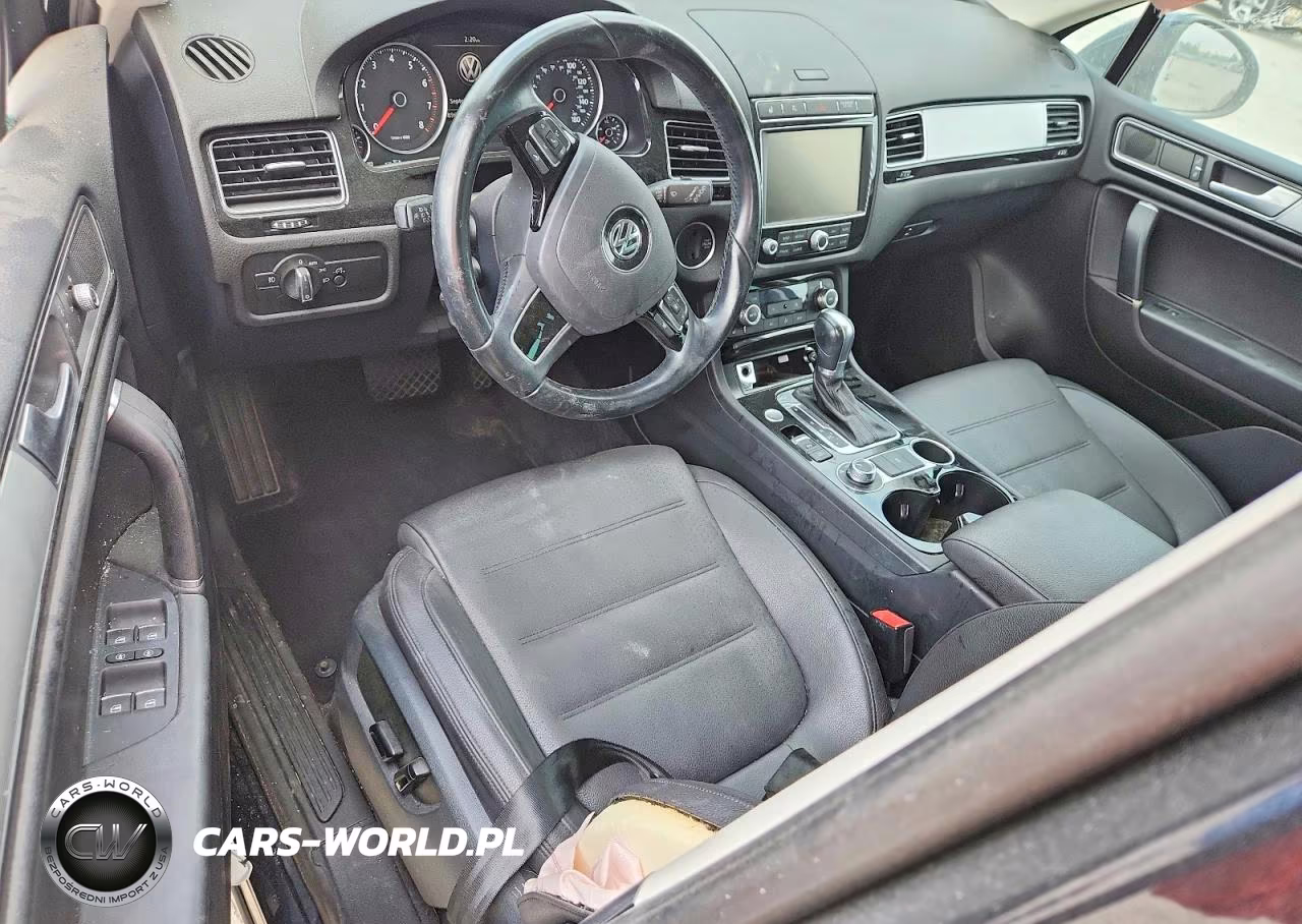 2017 Volkswagen Touareg Sport VIN:WVGEF7BP1HD000659 - 8