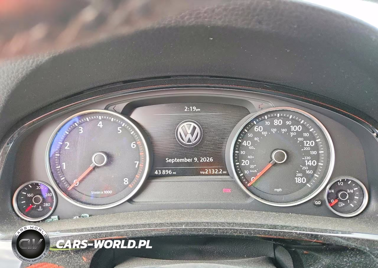 2017 Volkswagen Touareg Sport VIN:WVGEF7BP1HD000659 - 9