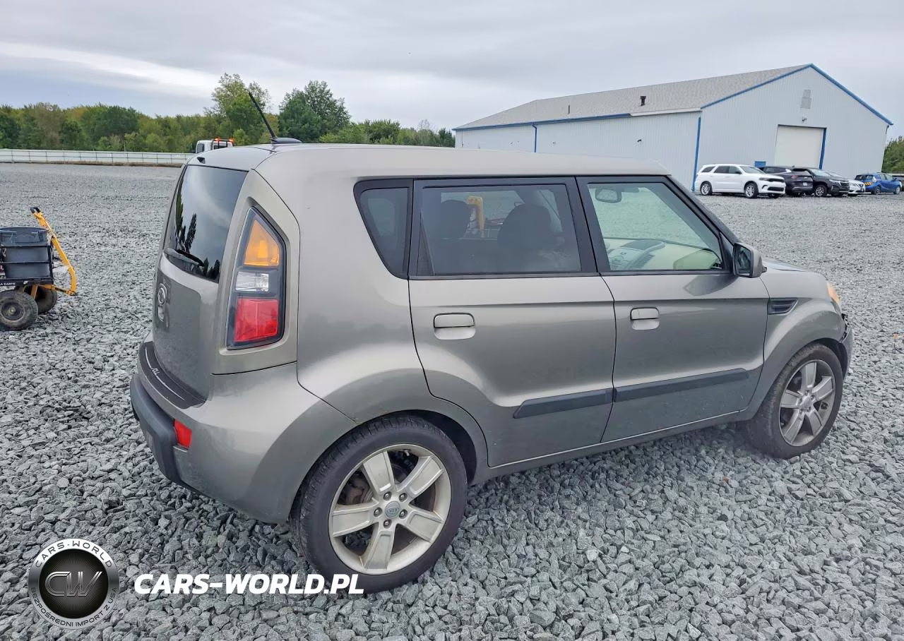 2010 Kia Soul + VIN:KNDJT2A23A7192983 - 3