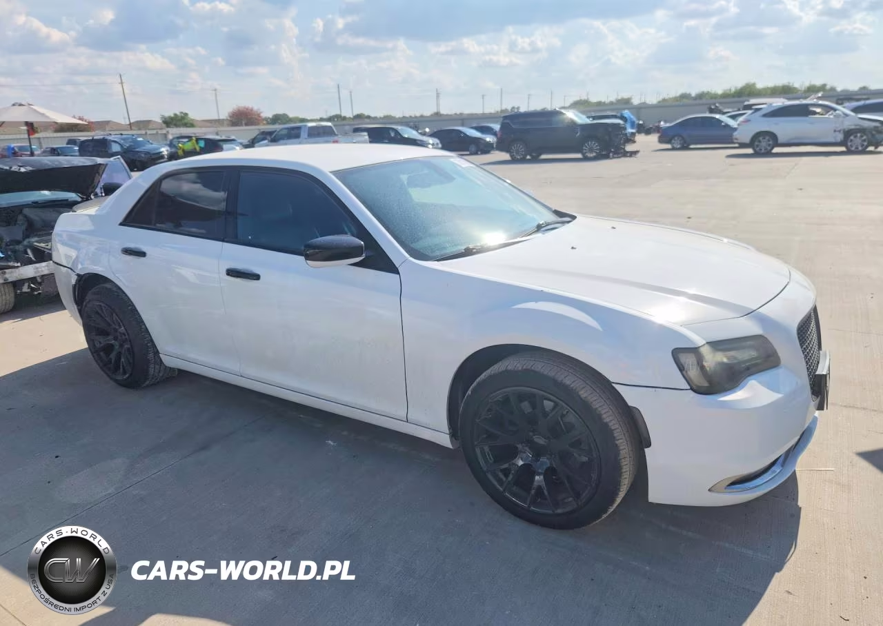 2019 Chrysler 300 S VIN:2C3CCAGG3KH610815 - 4