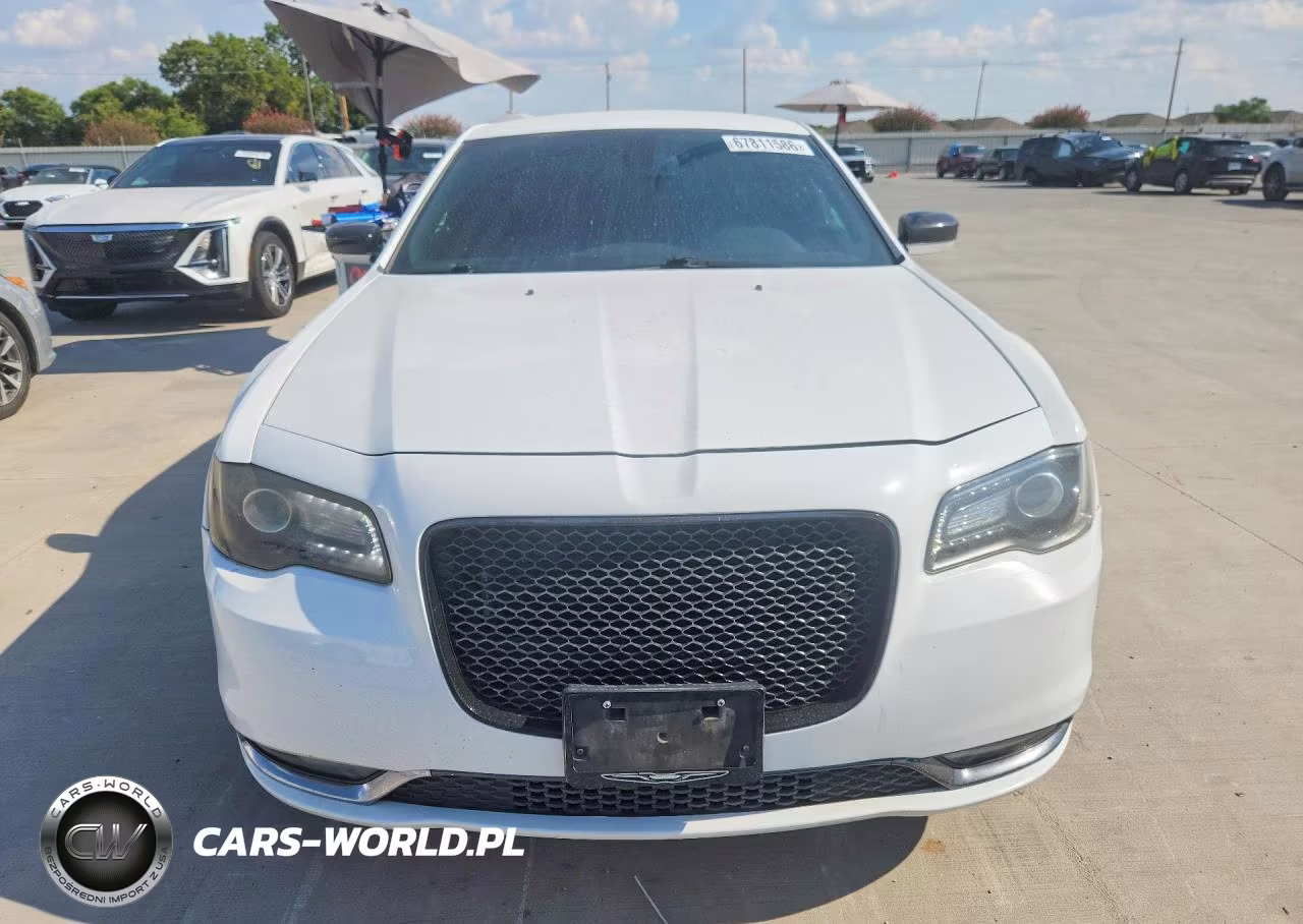 2019 Chrysler 300 S VIN:2C3CCAGG3KH610815 - 5
