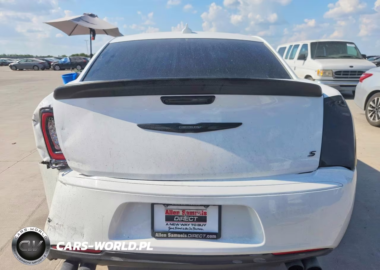2019 Chrysler 300 S VIN:2C3CCAGG3KH610815 - 6