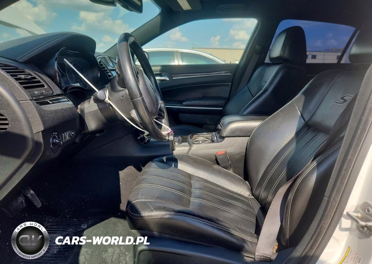 2019 Chrysler 300 S VIN:2C3CCAGG3KH610815 - 7