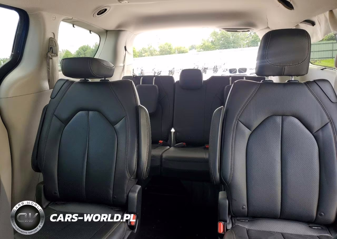 2019 Chrysler Pacifica Touring L VIN:2C4RC1BG7KR550027 - 10