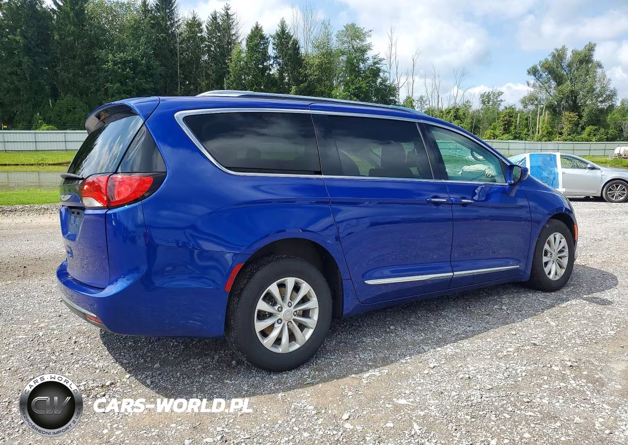 2019 Chrysler Pacifica Touring L VIN:2C4RC1BG7KR550027 - 3