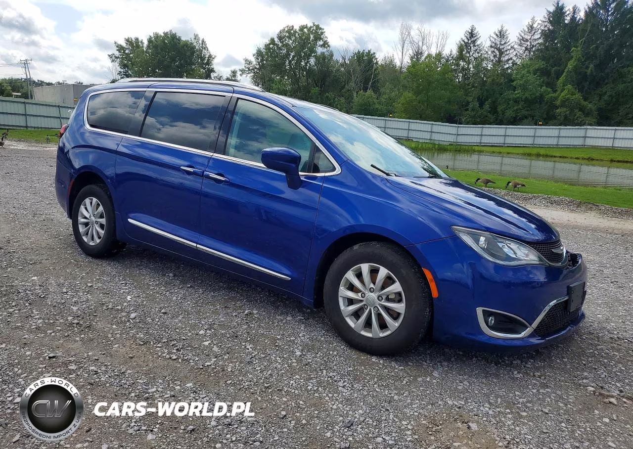 2019 Chrysler Pacifica Touring L VIN:2C4RC1BG7KR550027 - 4