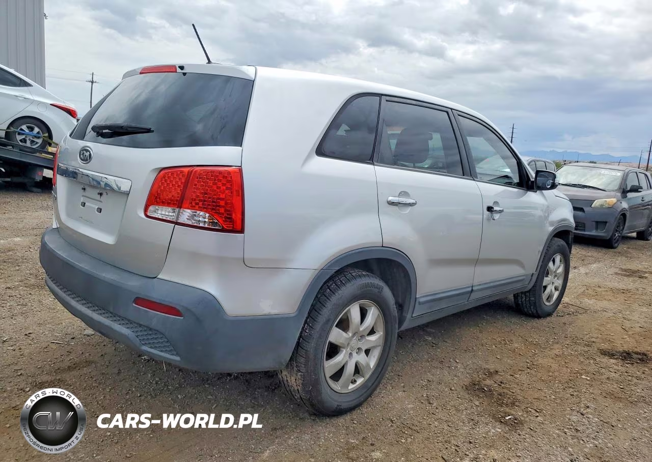 2011 Kia Sorento Lx VIN:5XYKT3A12BG034401 - 3