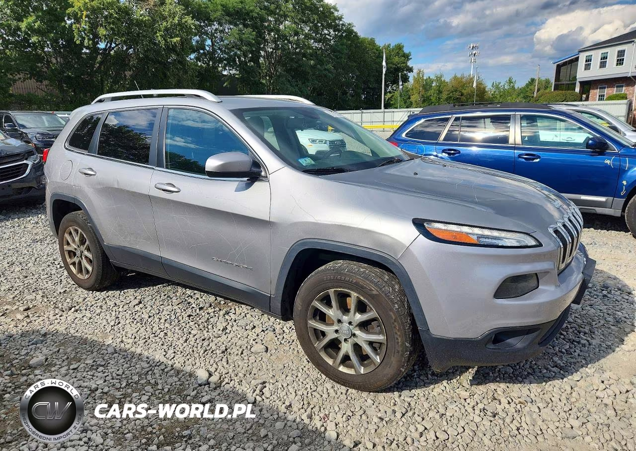 2016 Jeep Cherokee Latitude VIN:1C4PJMCS6GW268123 - 4