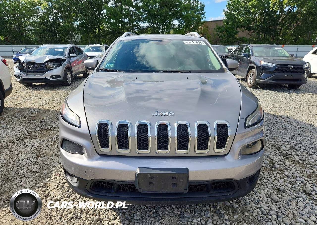 2016 Jeep Cherokee Latitude VIN:1C4PJMCS6GW268123 - 5