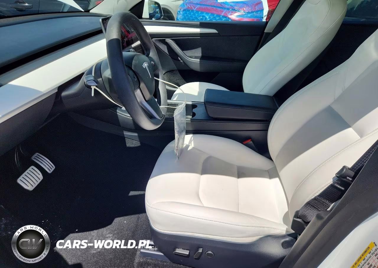 2024 Tesla Model Y VIN:7SAYGDEFXRF061084 - 7