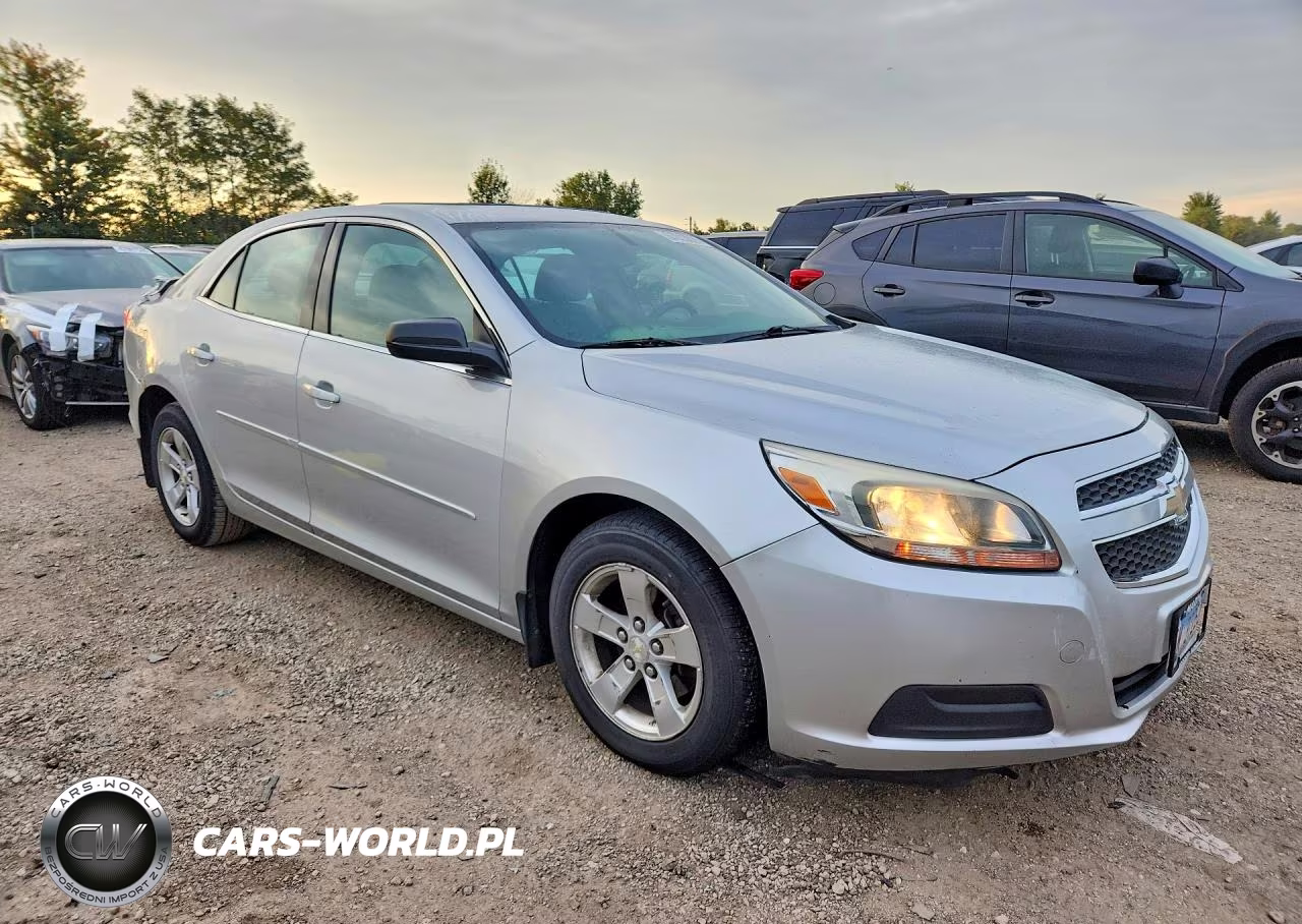 2013 Chevrolet Malibu Ls VIN:1G11B5SA2DF347911 - 4