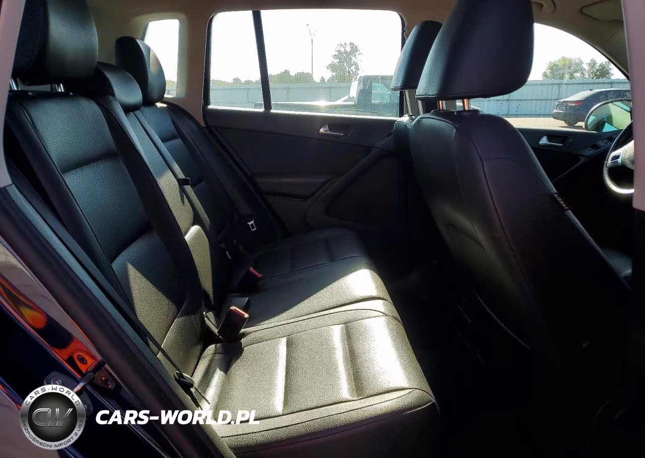 2016 Volkswagen Tiguan S VIN:WVGBV7AX0GW601152 - 11