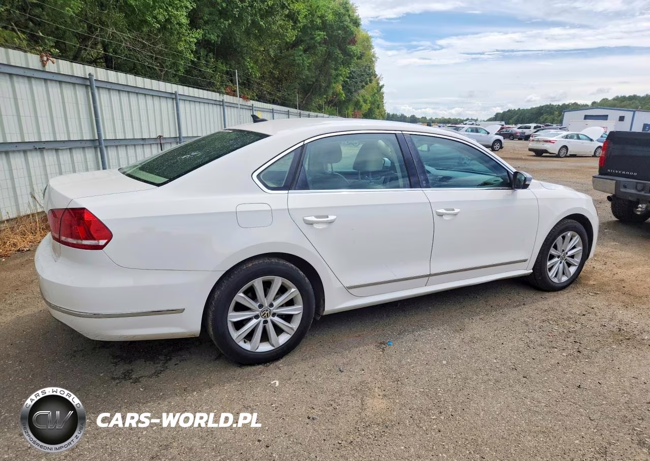 2013 Volkswagen Passat Sel VIN:1VWCH7A30DC100706 - 3