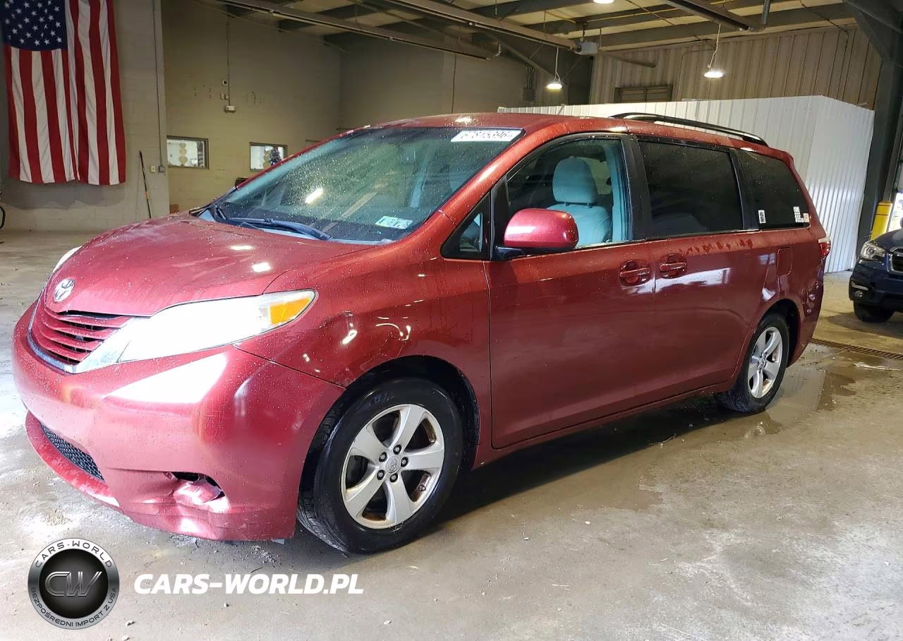 2015 Toyota Sienna Le – zdjęcie 1 z 13