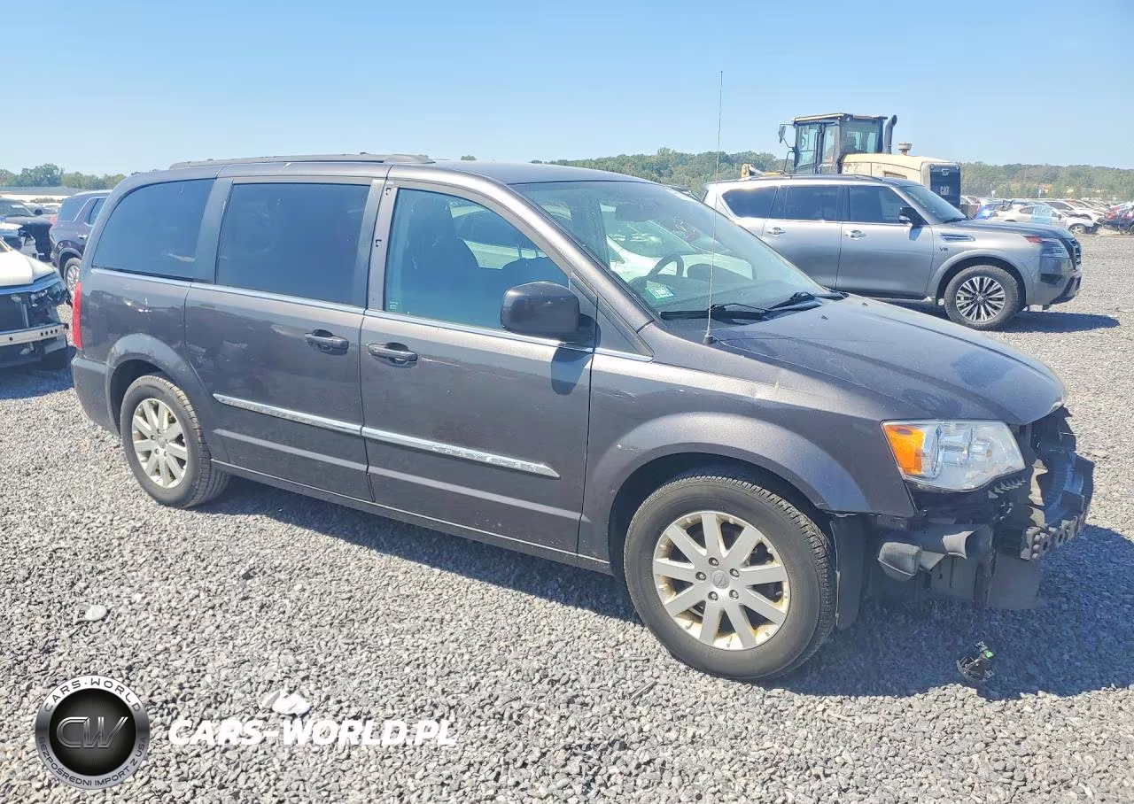 2015 Chrysler Town & Country Touring VIN:2C4RC1BGXFR676100 - 4