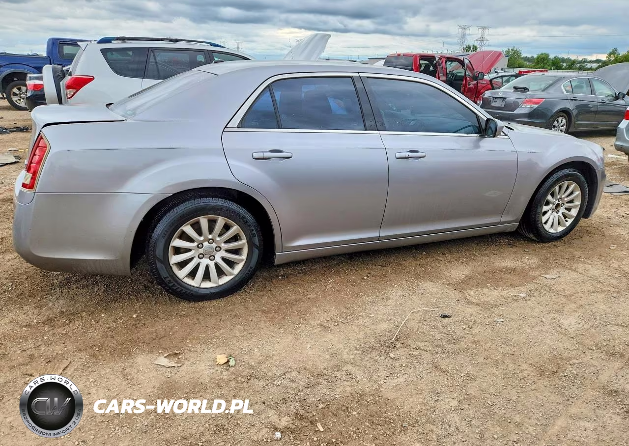 2014 Chrysler 300 S VIN:2C3CCABG7EH103573 - 3