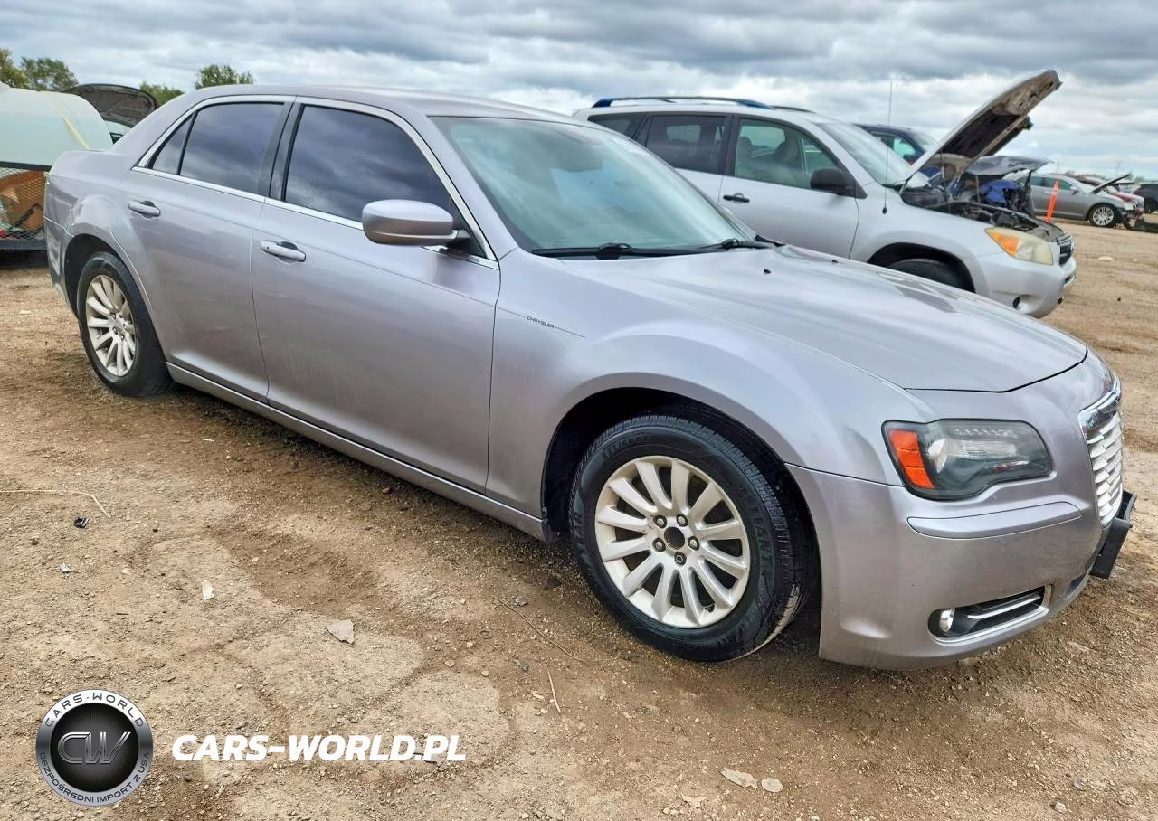 2014 Chrysler 300 S VIN:2C3CCABG7EH103573 - 4