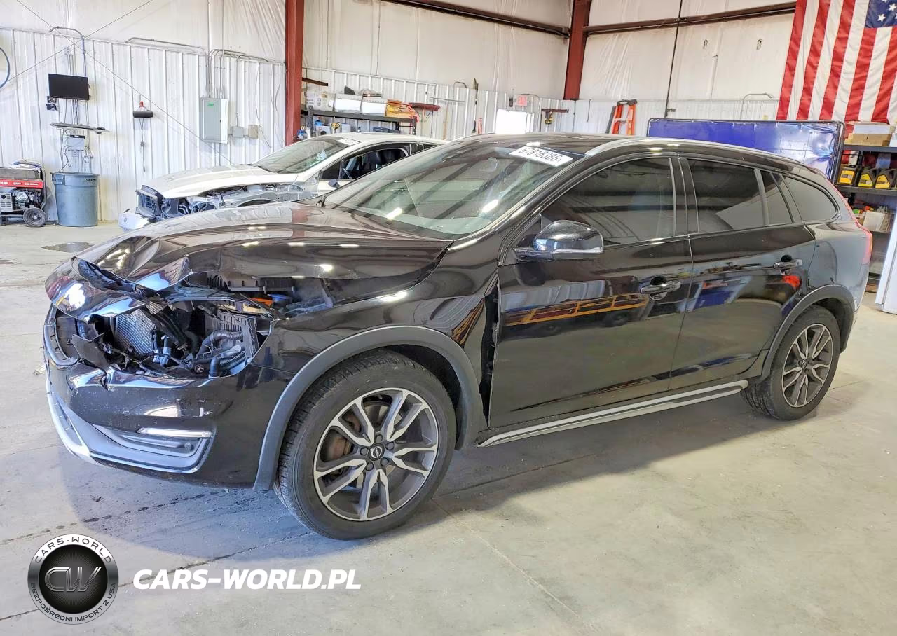2018 Volvo V60 Cross Country Premier