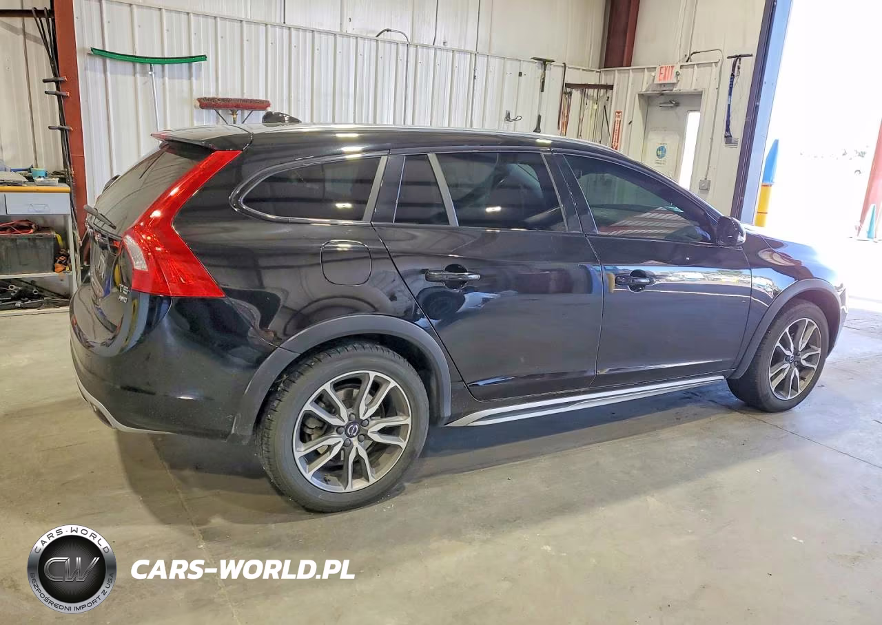 2018 Volvo V60 Cross Country Premier VIN:YV440MWK8J2059334 - 3